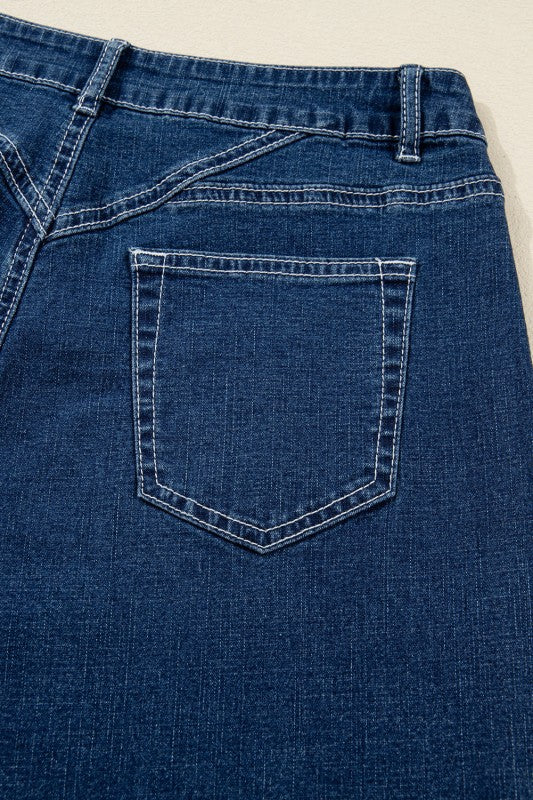 Front jeans pocket with contrast double-stitching on Sail Blue denim