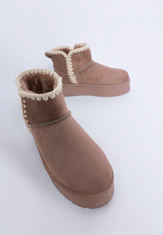 Rochas Scalloped Detail Snow Boots - Tigbul's Variety Fashion Shop