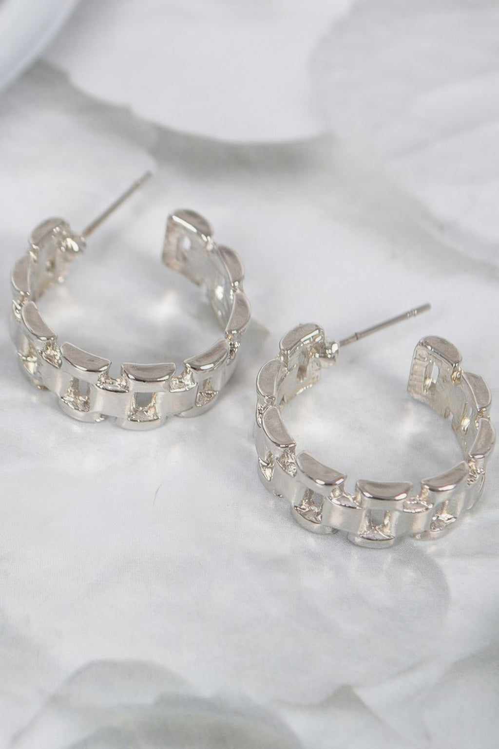 Chain hoop earrings in silver-tone with chunky scalloped chain links and stud posts