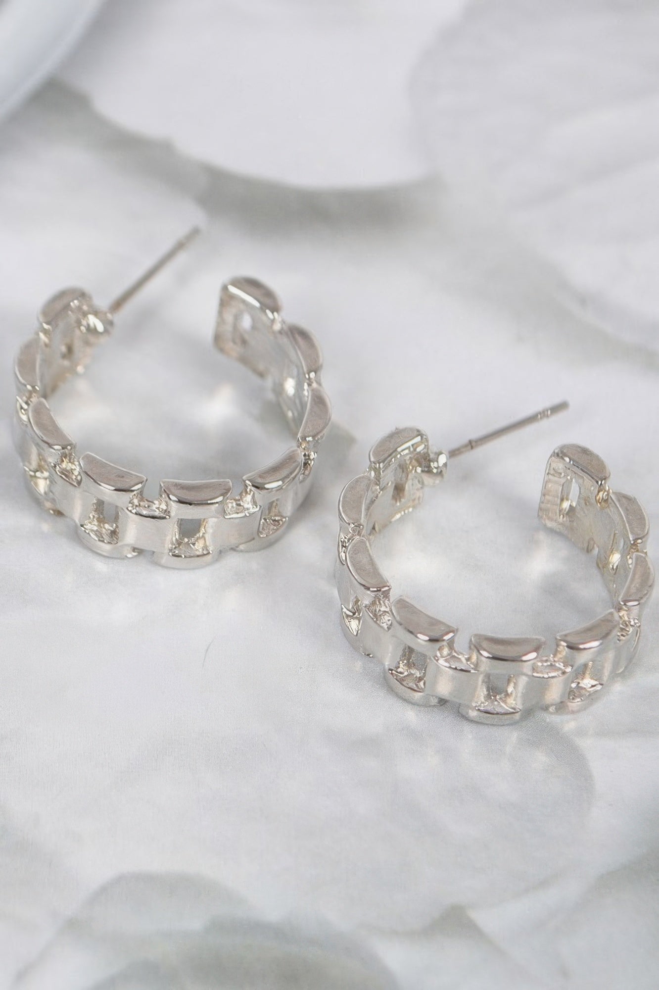 Chain hoop earrings in silver-tone with chunky scalloped chain links and stud posts
