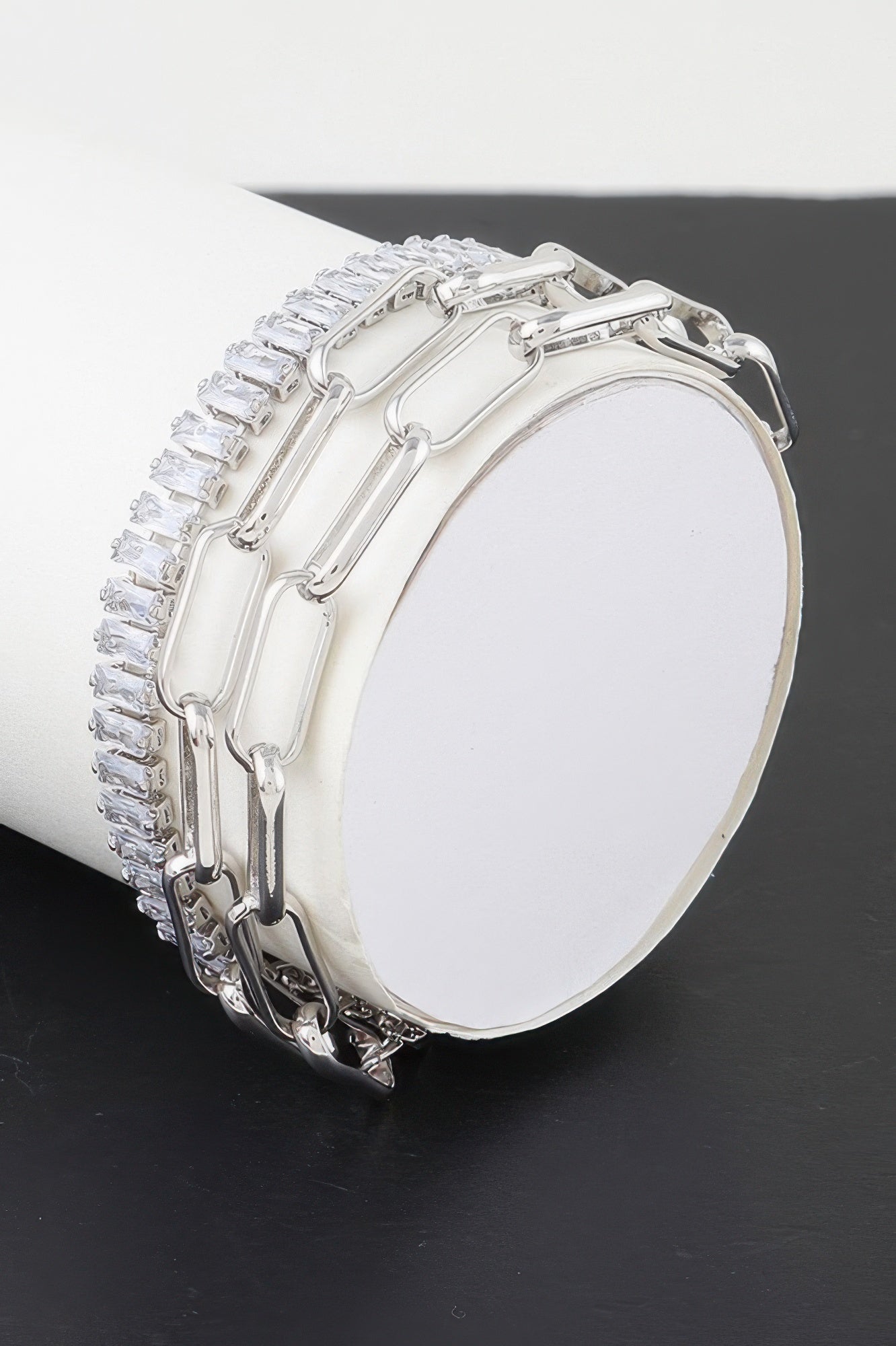 Chainlink Armband silberfarben mit klaren Baguette-Steinen, Ketten-Glieder und Verschluss