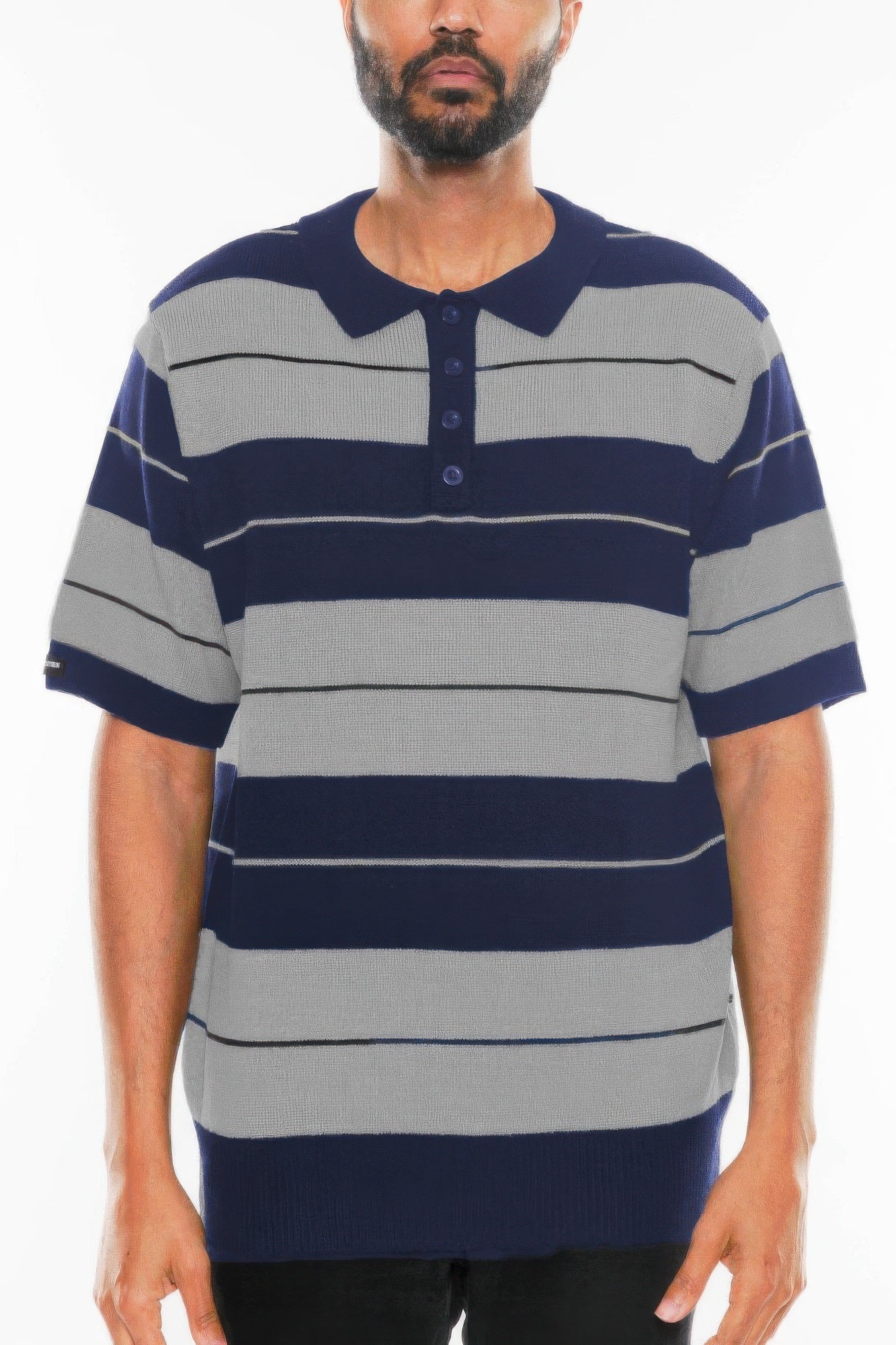 Charlie Brown Shirt: kurzarm Polo mit marineblau-grauen Streifen und Knopfleiste