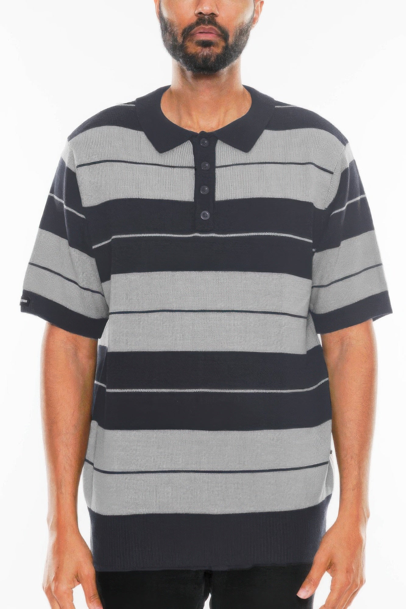 Charlie Brown Shirt: kurzarm Polo mit dunkelblau-grauem Streifenmuster und Knopfleiste