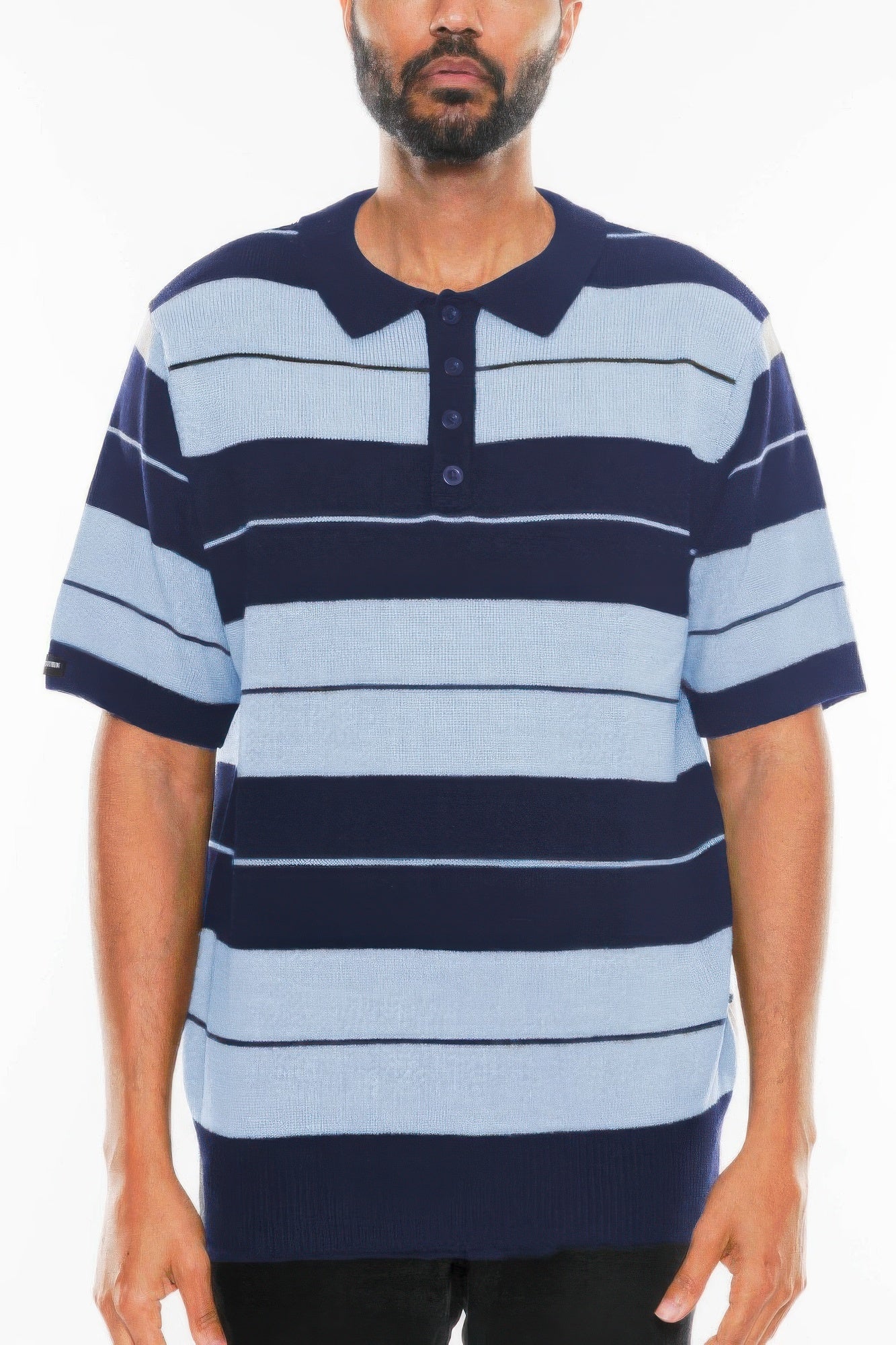 Charlie Brown Shirt: kurzarm Polo mit hellblau-navy Streifen und Knopfleiste