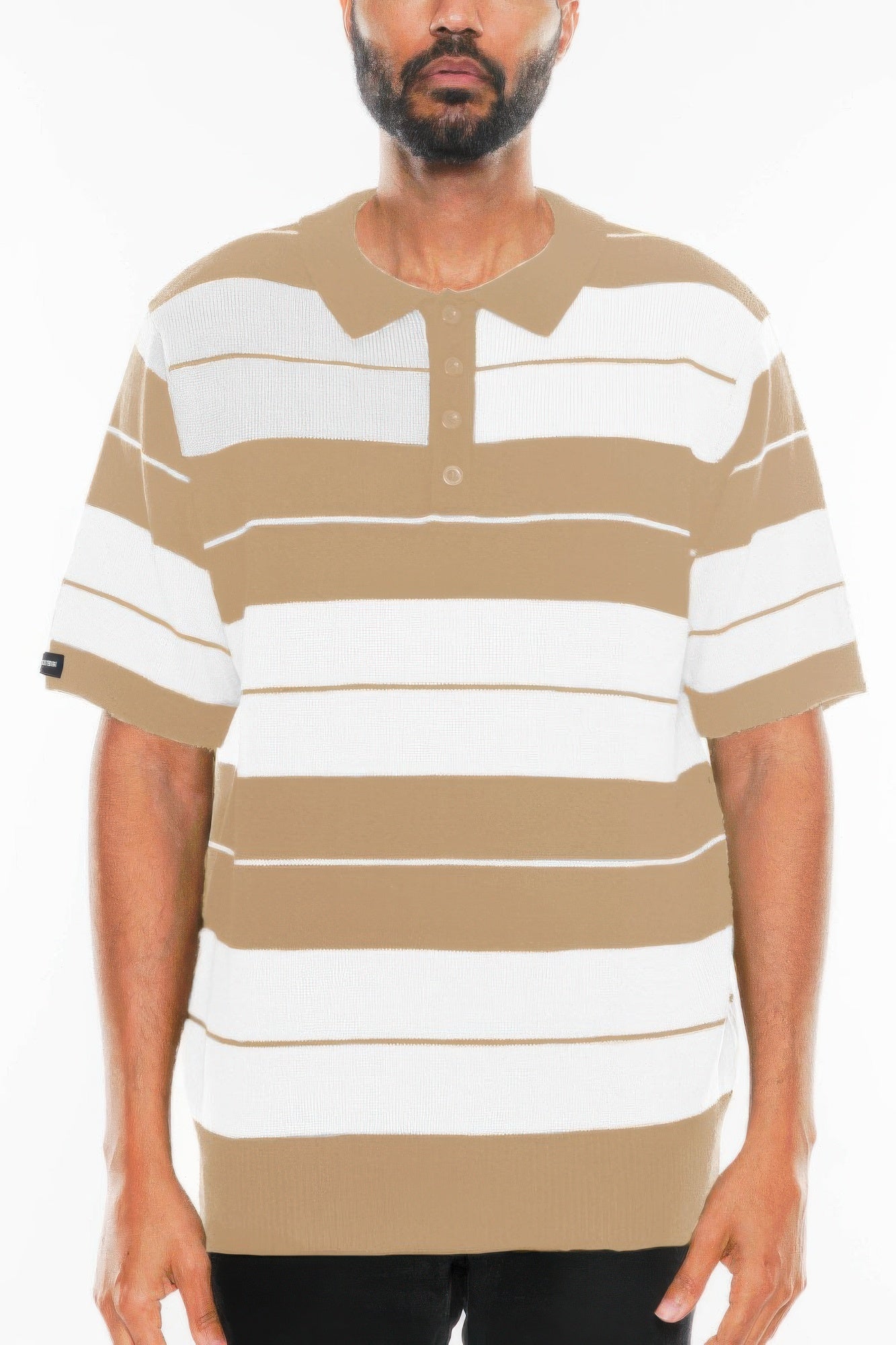 Charlie Brown Shirt: kurzarm Polo mit beigen und weißen Streifen und Knopfleiste