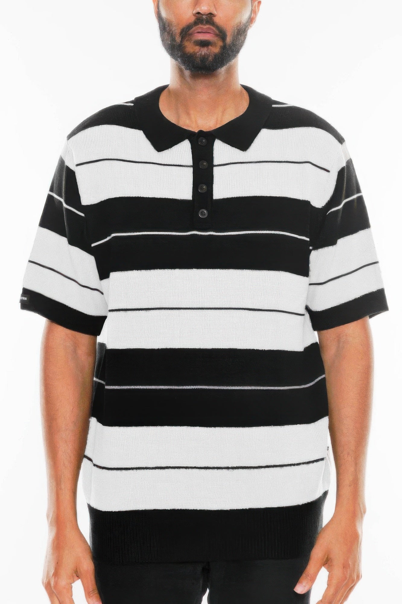 Charlie Brown Shirt: kurzarm Polo mit schwarz-weißen Streifen und Knopfleiste