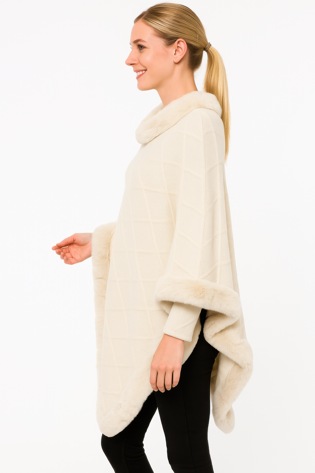 Ivory poncho, quilted body with faux-fur cuffs and scalloped shoulder trim