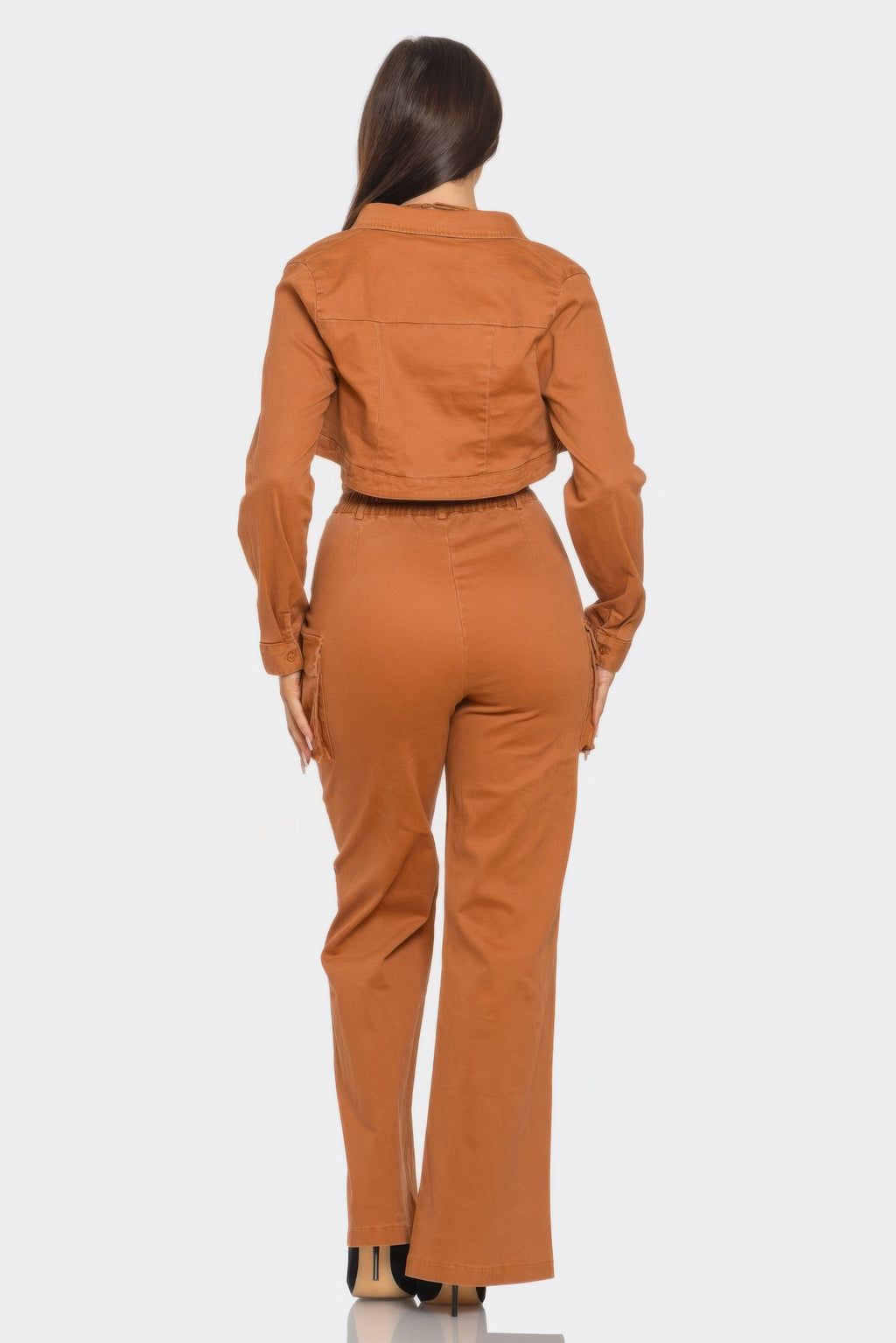 Crop Jacket 3-teiliges Set in Braun: Rückansicht mit verkürzter Jacke & weiter Hose
