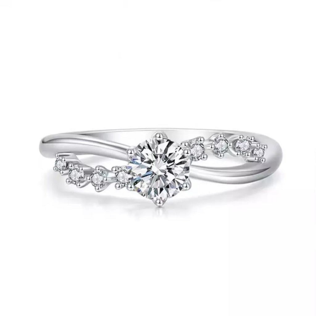 925 sterling silver zircon ring with central round stone and side pavé accents