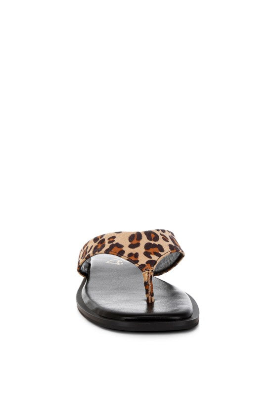 Leopard print thong flat sandal side view, square toe opening