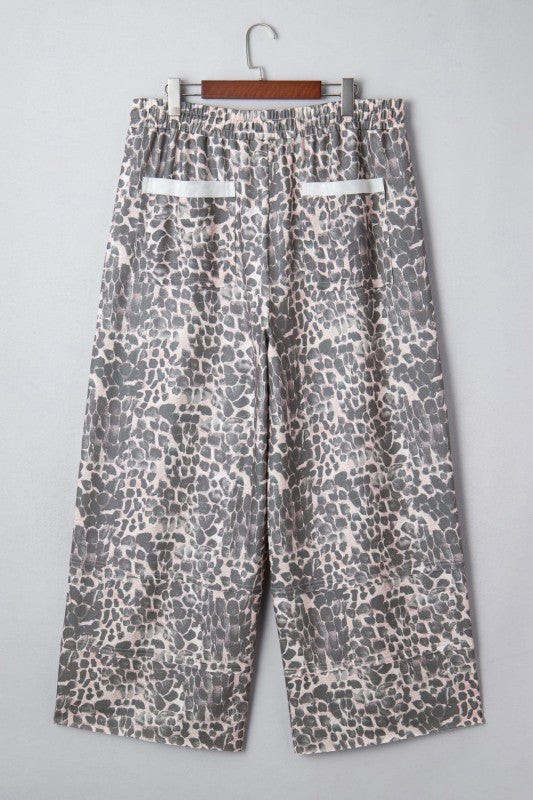 Leopard print drawstring pants in khaki tone, elastic waist with tie and patch pockets