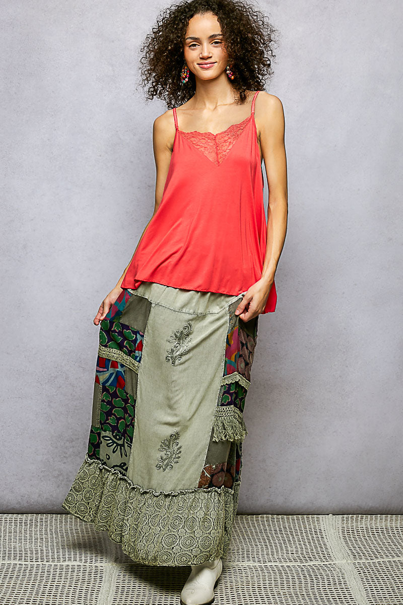 Trendsi Patchwork-Maxirock in Sage Multi, bestickte Paneele und Rüschenbund am Saum