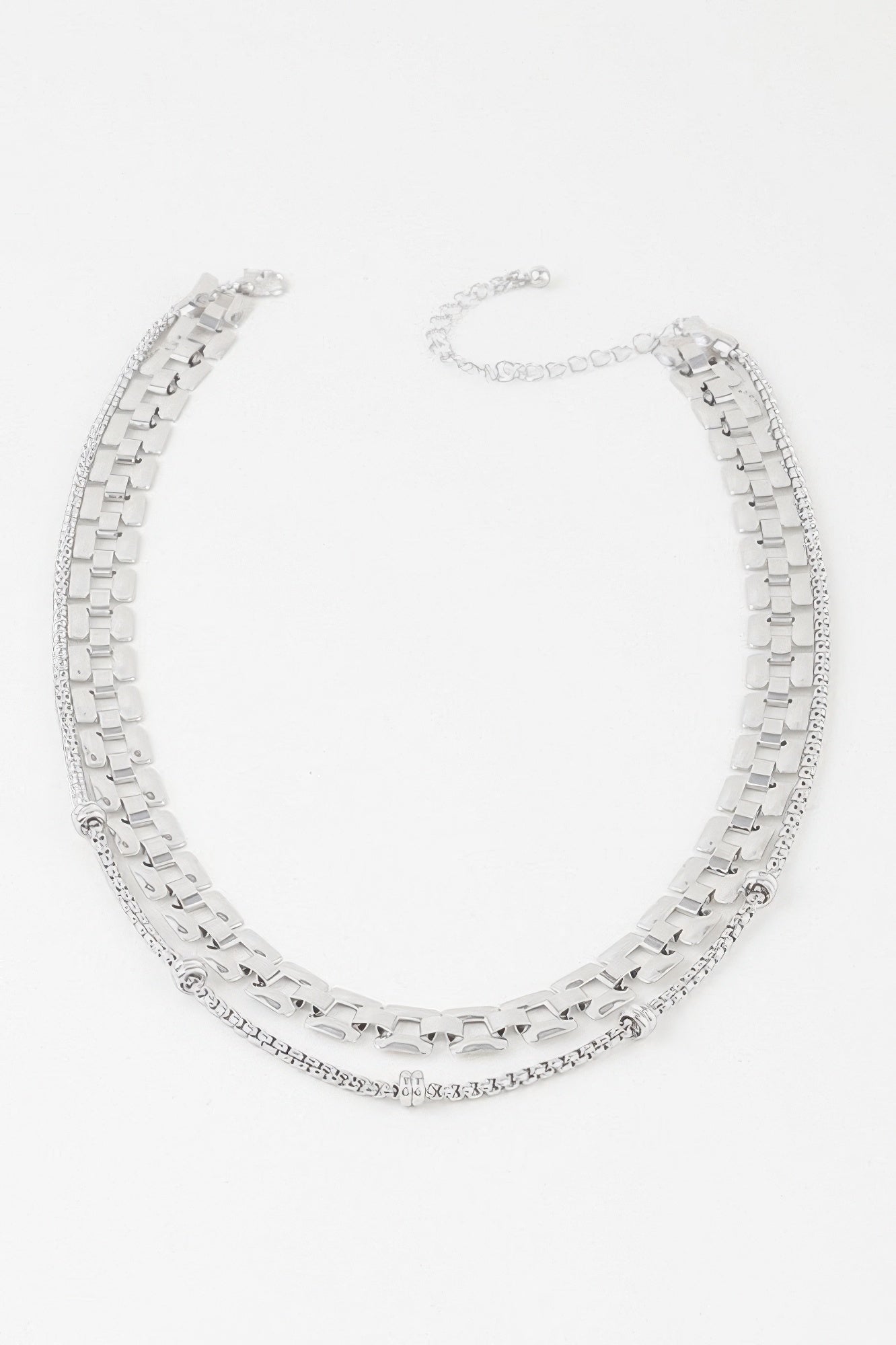 Silberfarbene Double-Box-Chain Halskette mit rechteckigen Gliedern und Charm-Besatz
