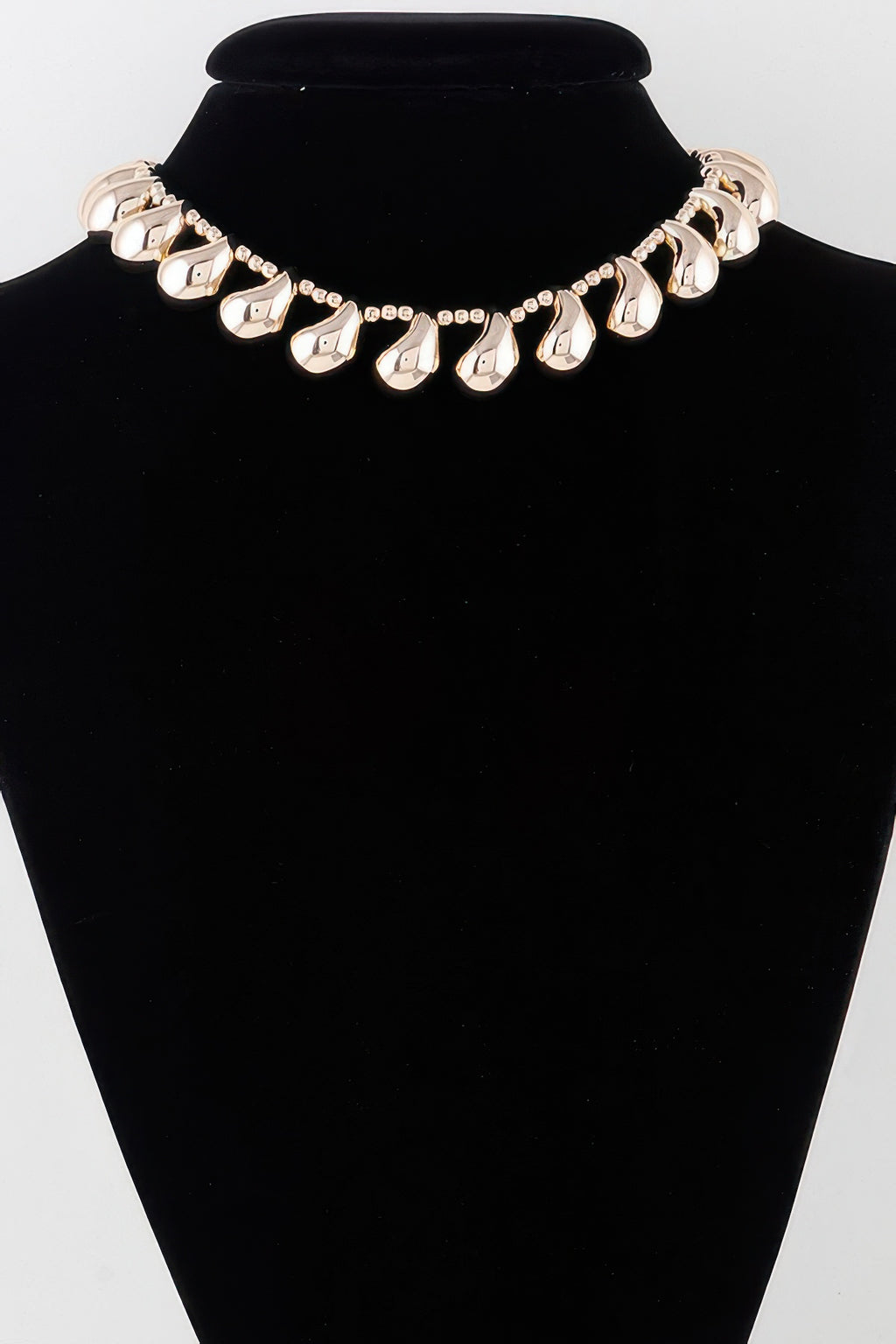 Gold double-link chain choker with rounded teardrop links