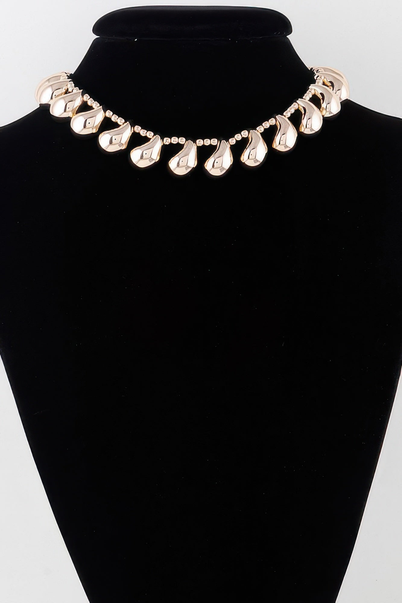 Gold double-link chain choker with rounded teardrop links