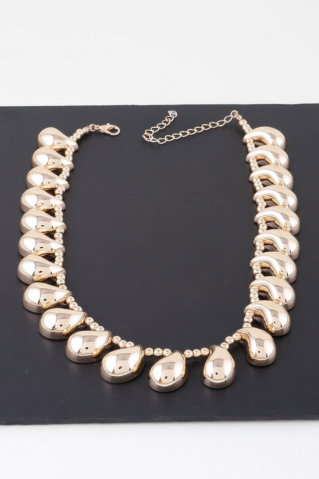 Gold double-link chain choker necklace, curved row of oval links