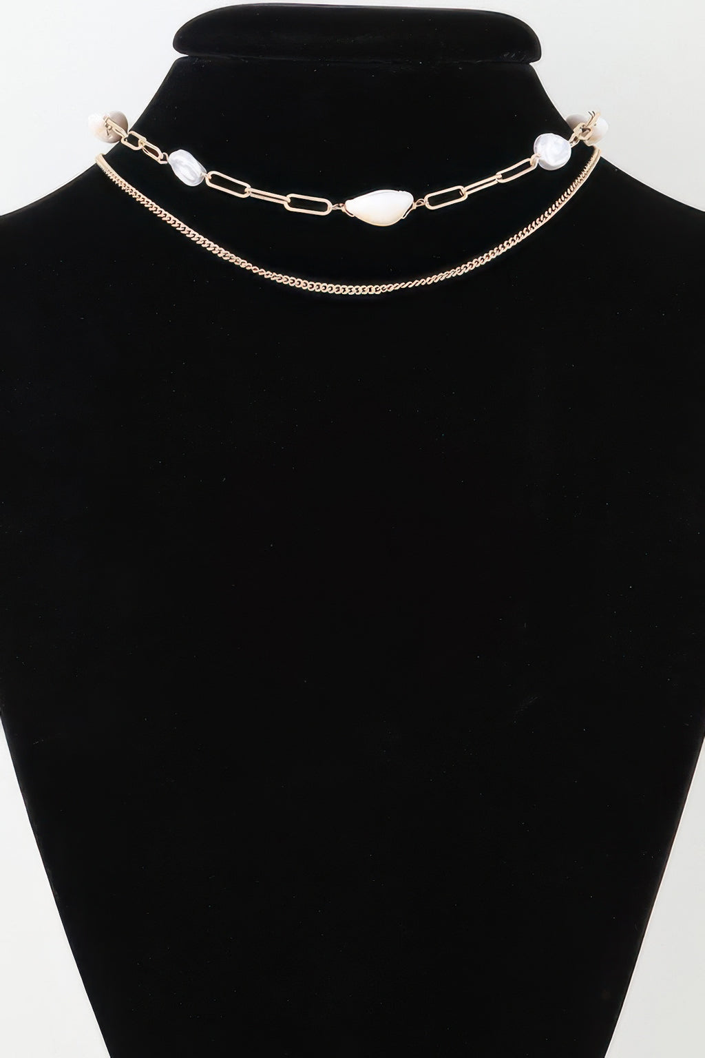 Double chain necklace in gold with cream pearl-like beads and oval links