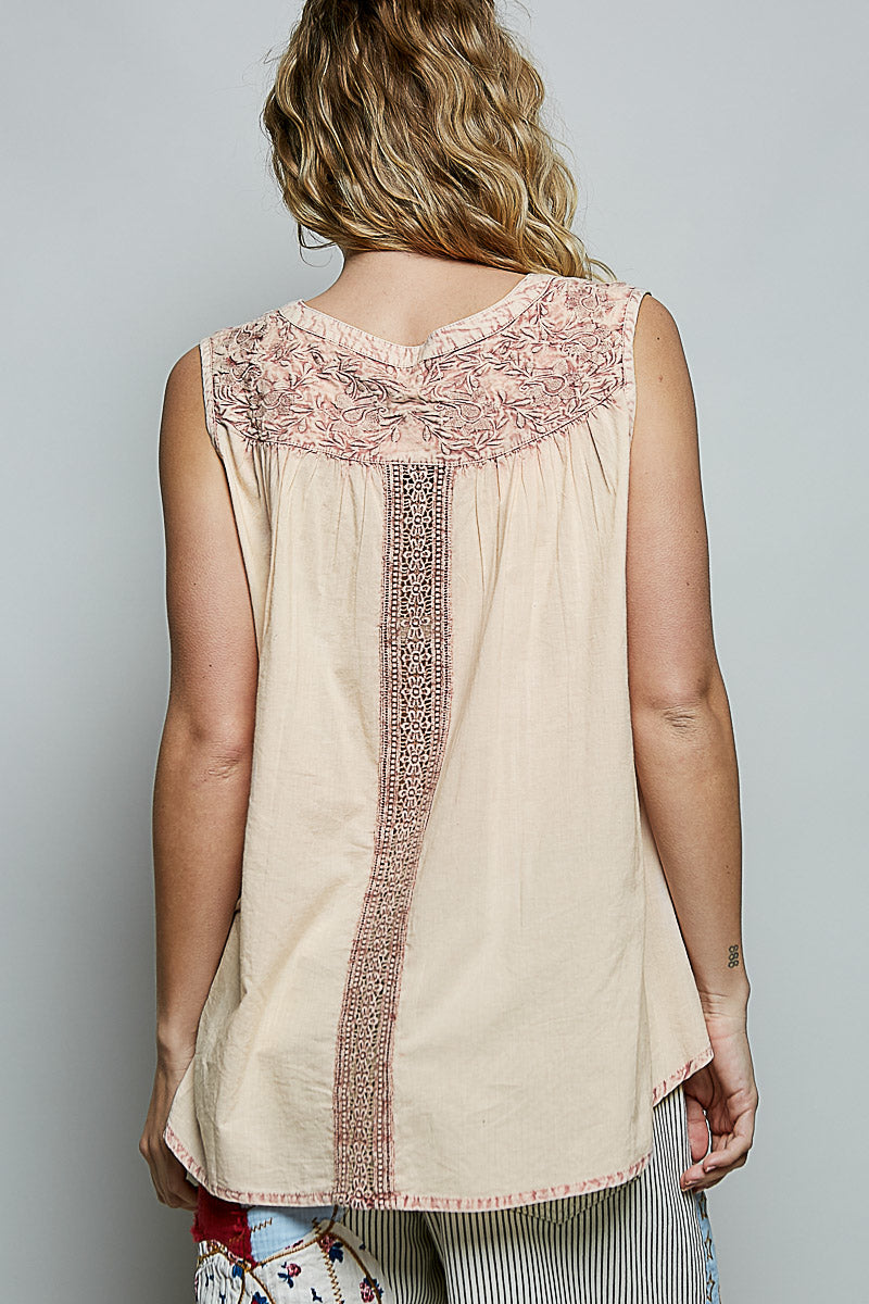 Rückenansicht Blush Tanktop mit Rundhalsausschnitt und senkrechtem Spitzenmuster