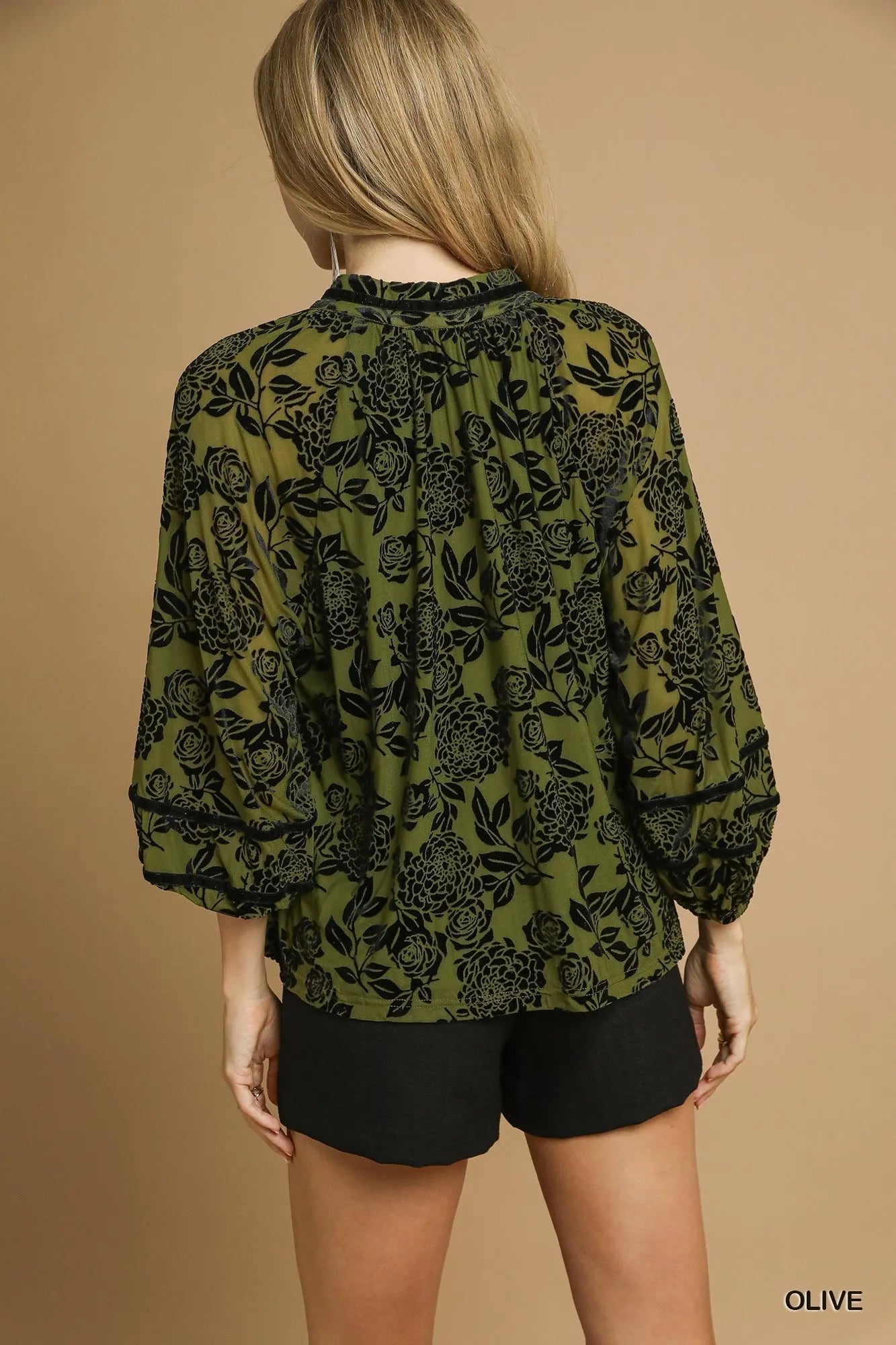 Umgee Full Size Floral Velvet Blouse with Balloon Sleeves Plus Size - Tigbul's Variety Fashion Shop