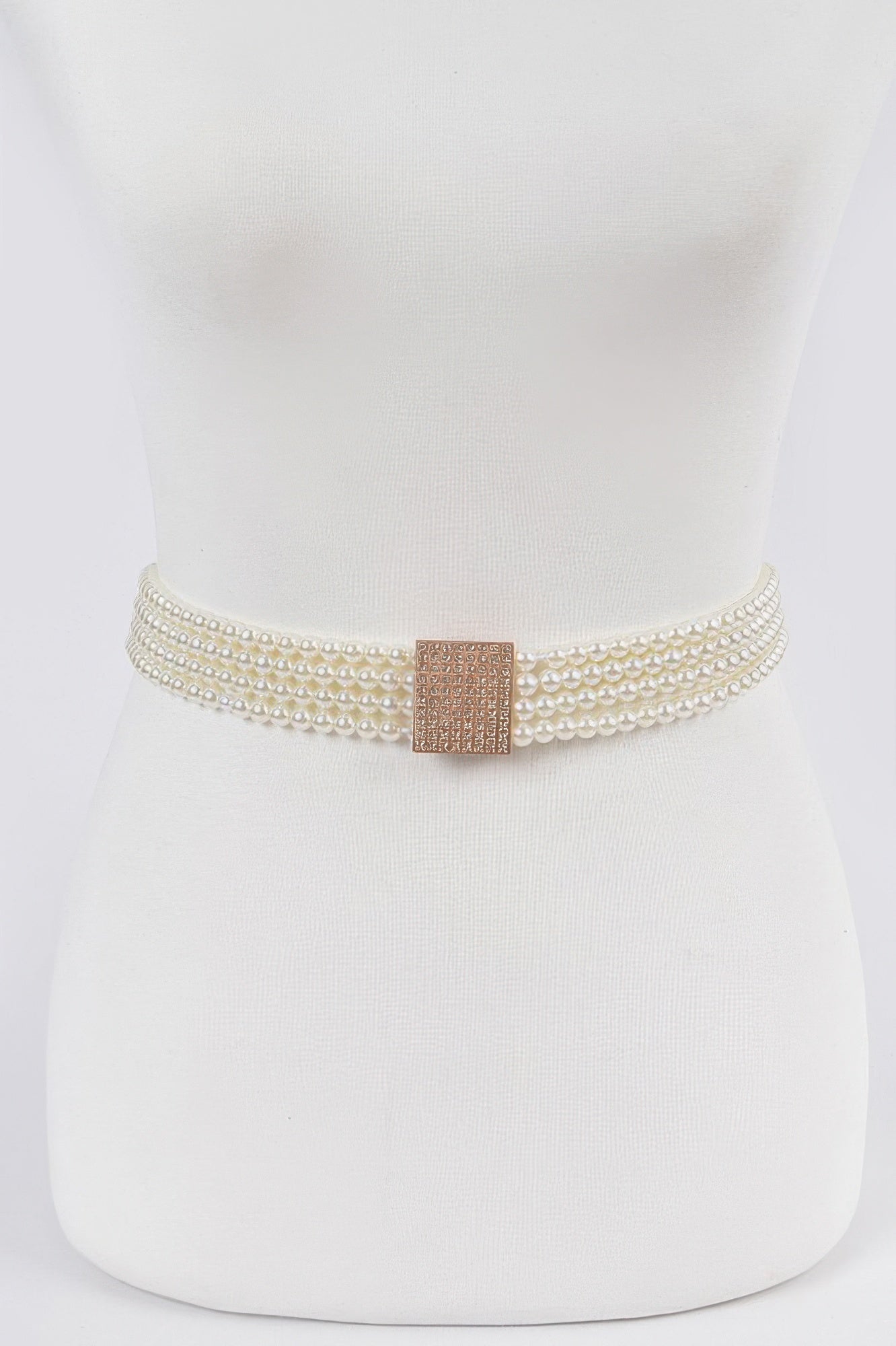 Elastic pearl belt in ivory with rose-gold square buckle on elastic band