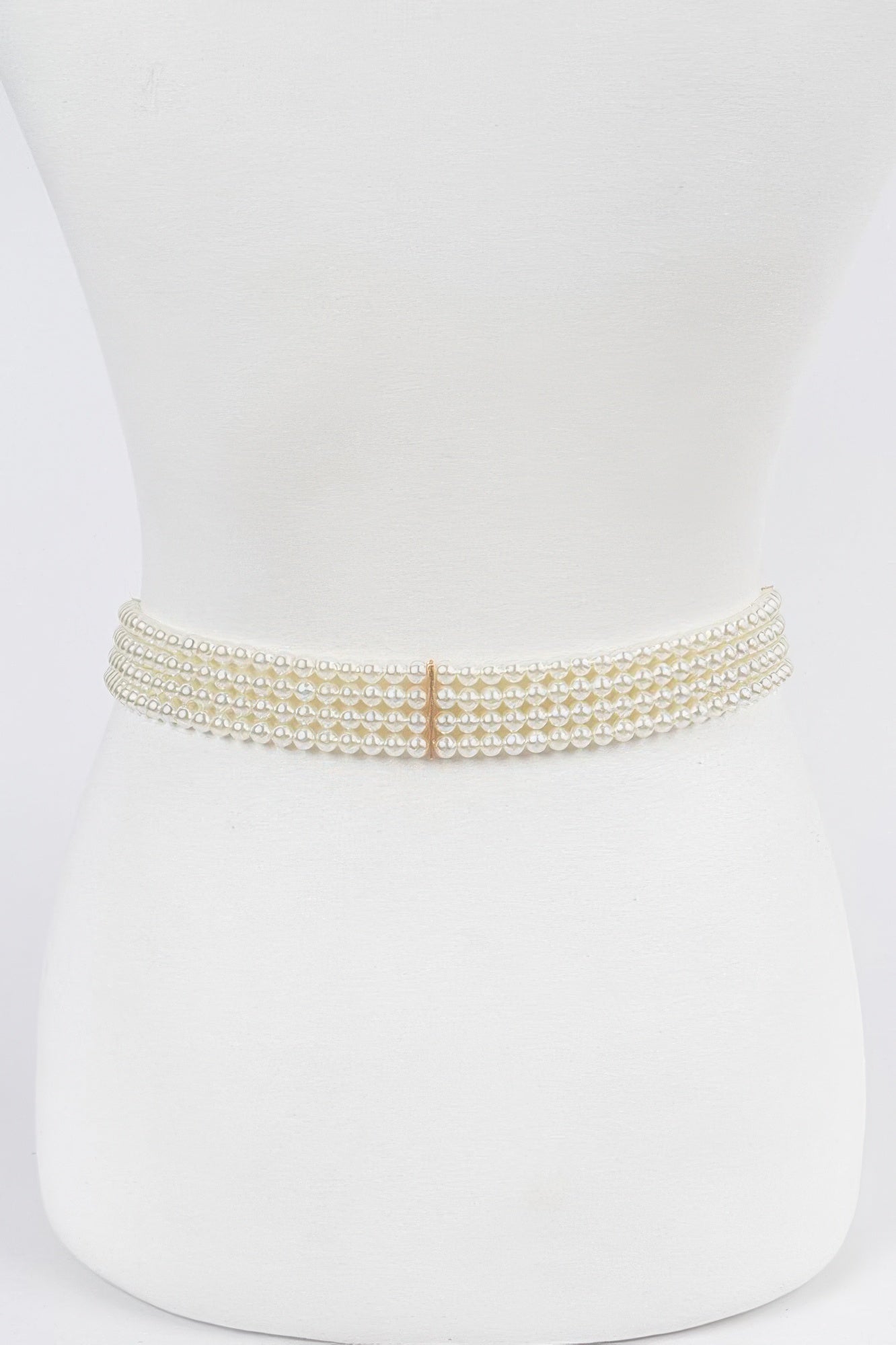 Ivory elastic pearl belt with centered rose-gold square buckle detail