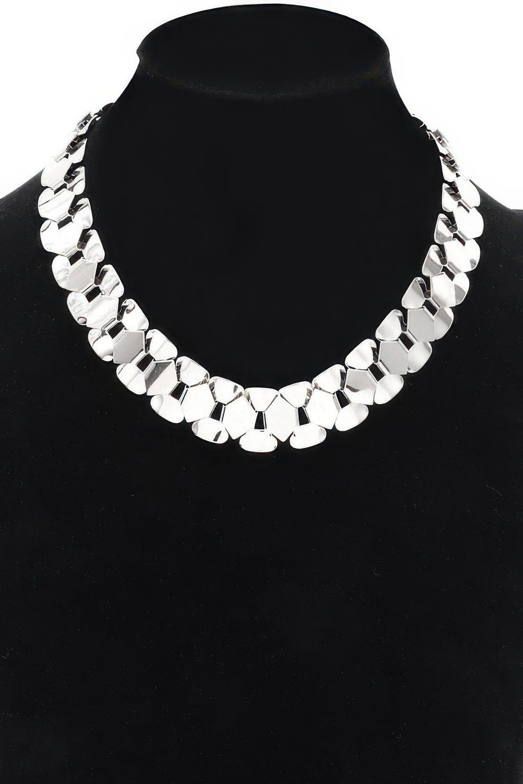 Elysian Circle Necklace in silver tone, chunky geometric link chain on display