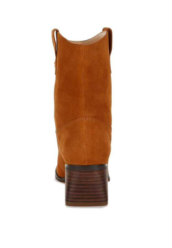 Emberly Suede Square Toe Ankle Boots, Rückansicht mit Holzoptik-Blockabsatz