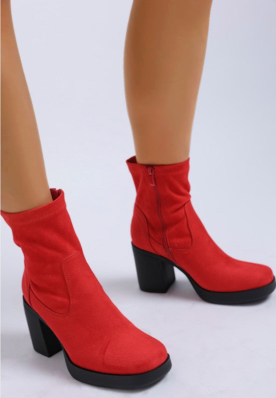 Enito Microfiber Sock Boots in Rot, seitlicher Reißverschluss, Blockabsatz