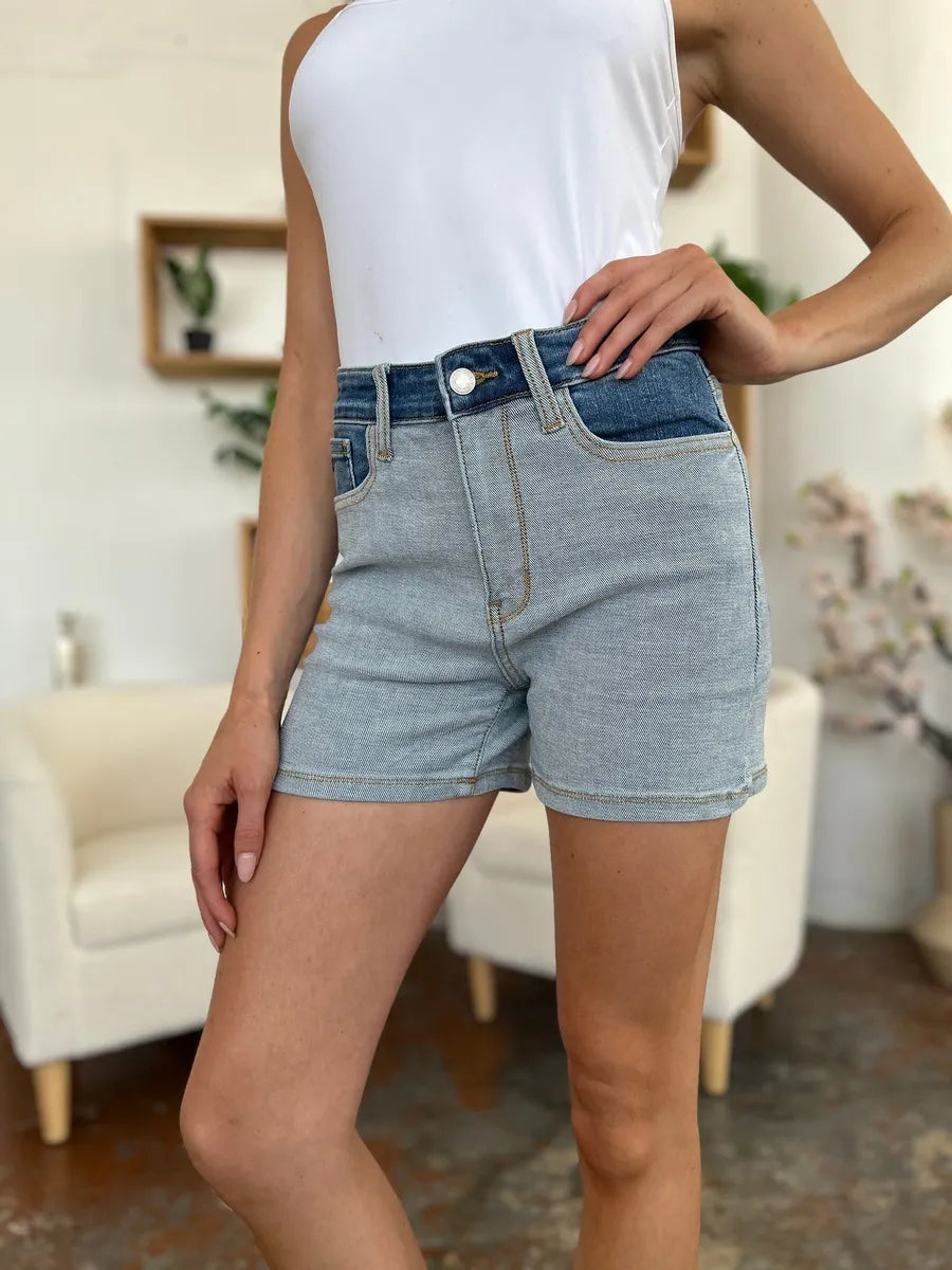 Denim-Shorts Farbblock, sichtbarer Bund mit Knopfverschluss, seitliche Taschen