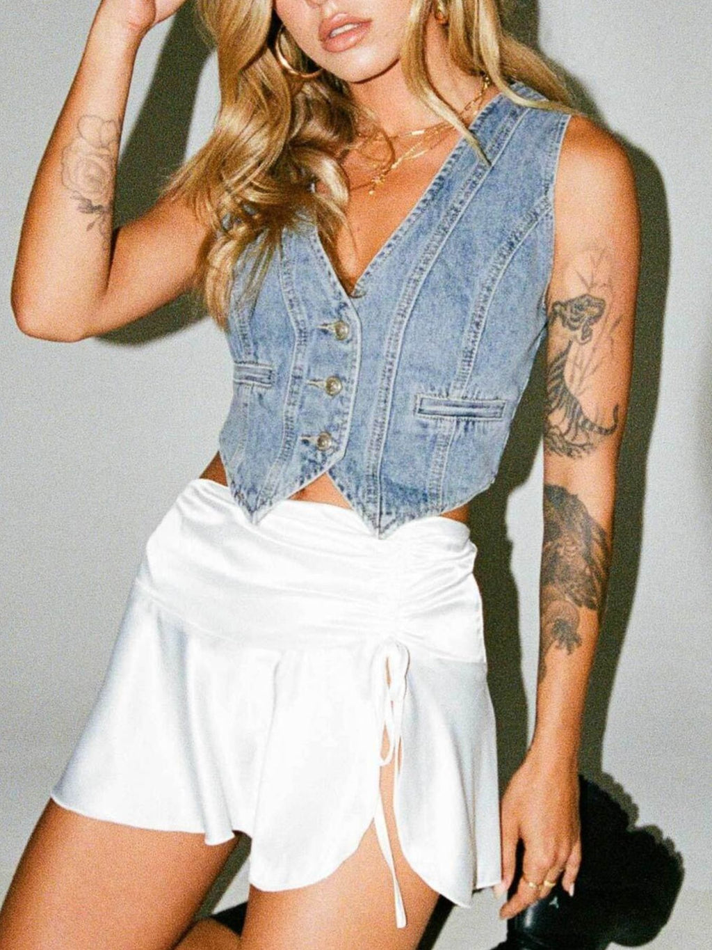 Light-wash denim V-neck button-up vest, sleeveless with chest pocket