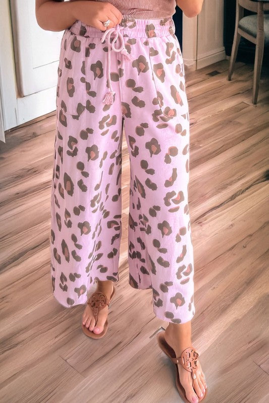 Pink leopard drawstring high-waist pocket pants, elastic waistband and ankle length