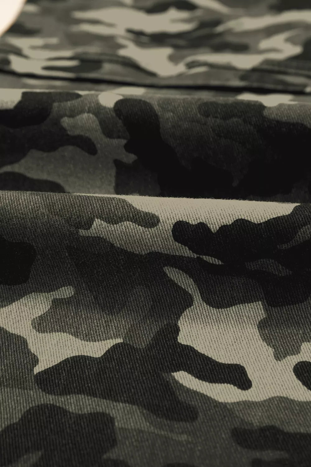 Camouflage Print Multi Pocketed Women's Denim Pants | Tigbuls