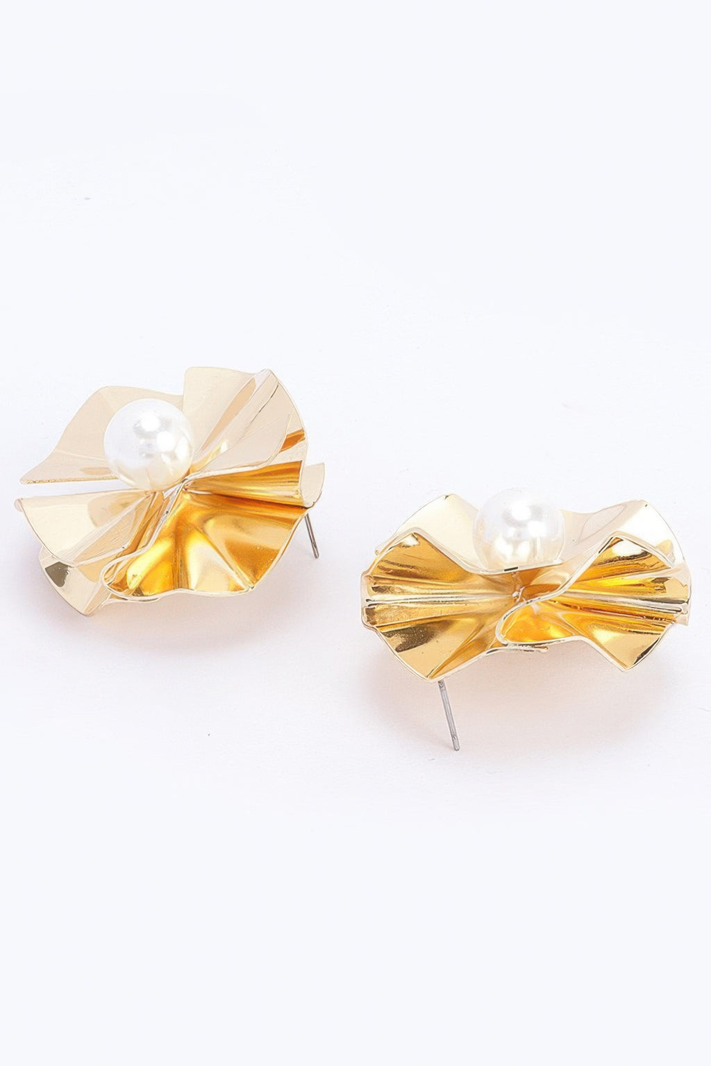 Gold faux pearl flower earrings, fan-shaped metallic ribbon with pearl center