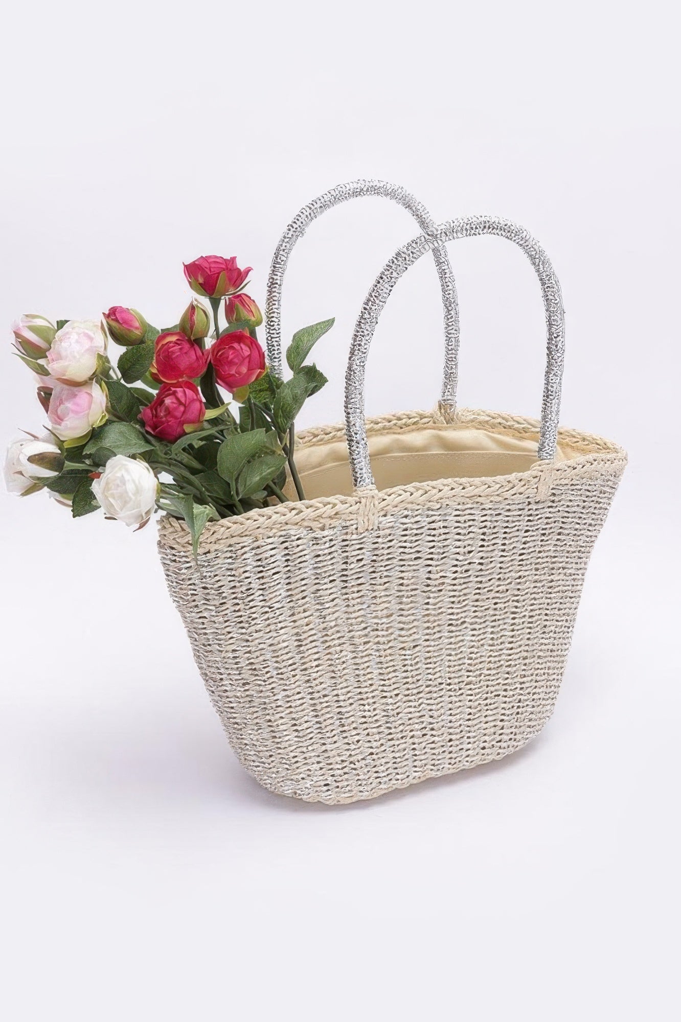 Faux-Straw-Sunshine-Tote in Naturfaser, silberfarbene Henkel, innen gefüttert