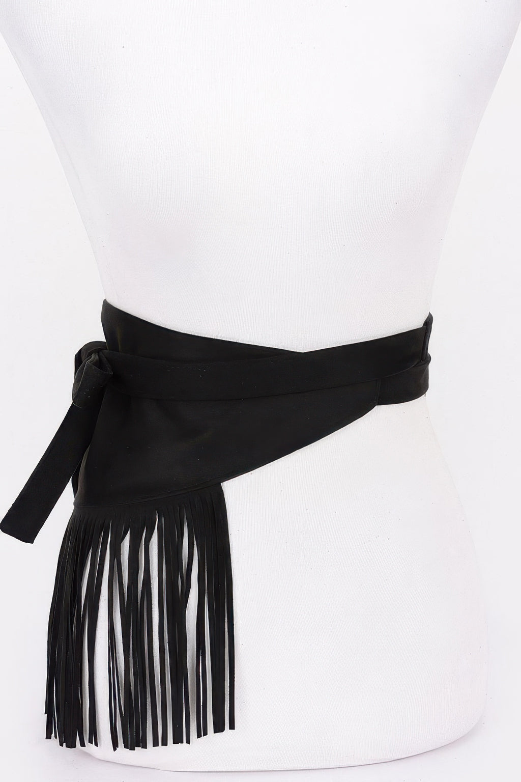 Faux Suede Fringe Belt Black con cierre cruzado y flecos largos