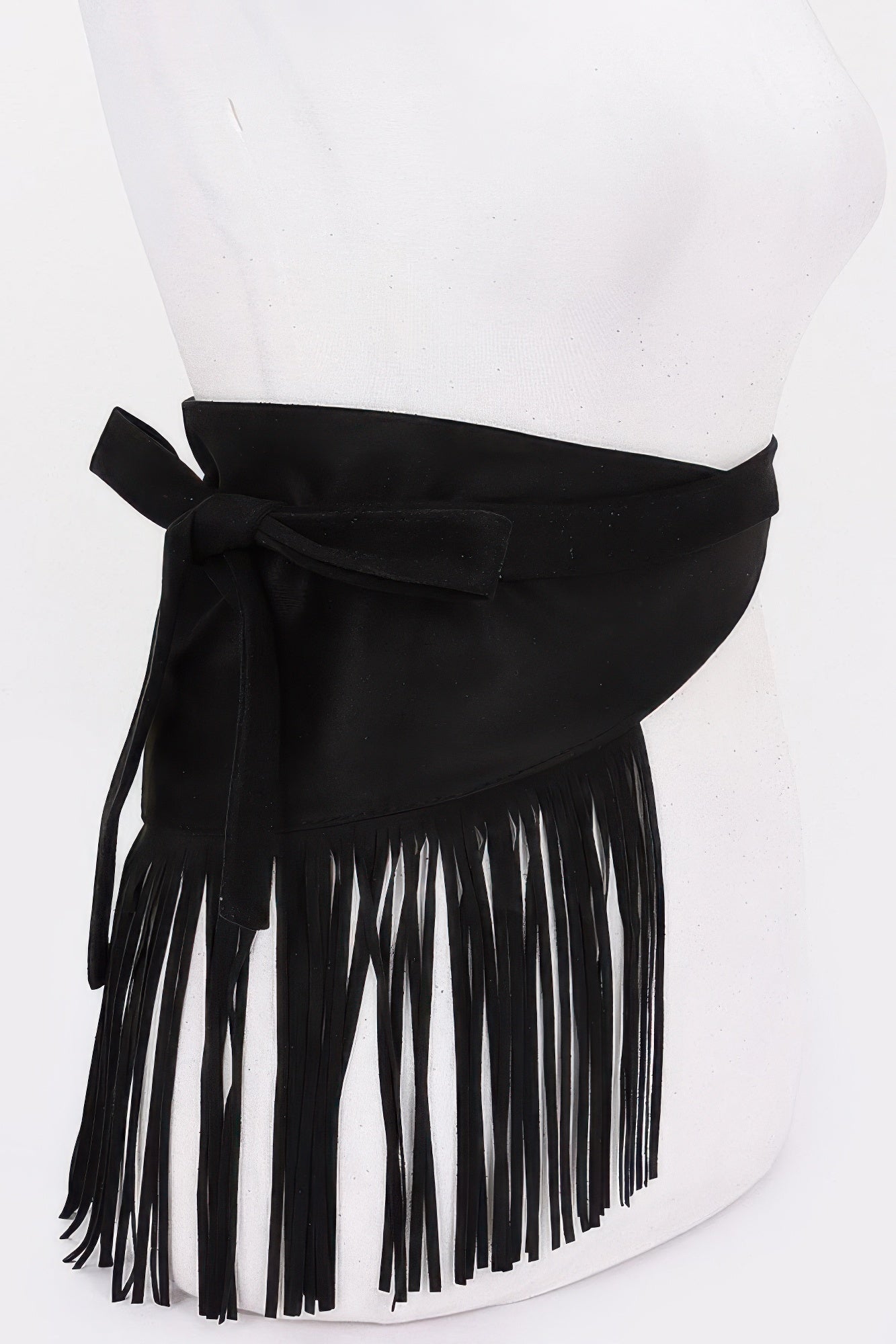 Faux Suede Fringe Belt Black con nudo lateral y flecos largos en la falda del cinturón