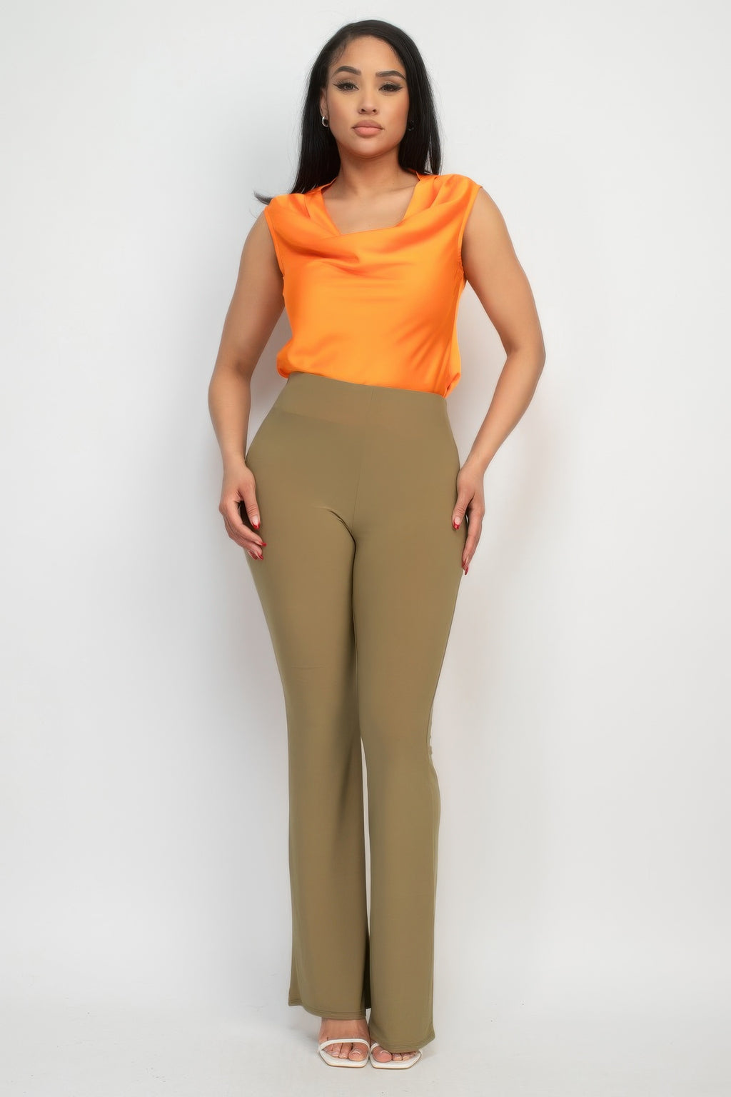 Fit-and-flare casual pants in dark olive with elastic waistband and flared hem