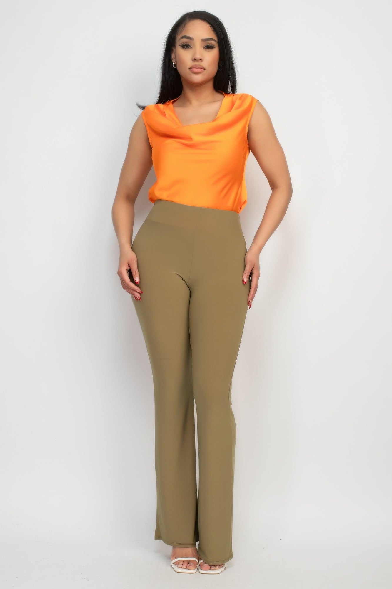 Fit-and-flare casual pants in dark olive with elastic waistband and flared hem