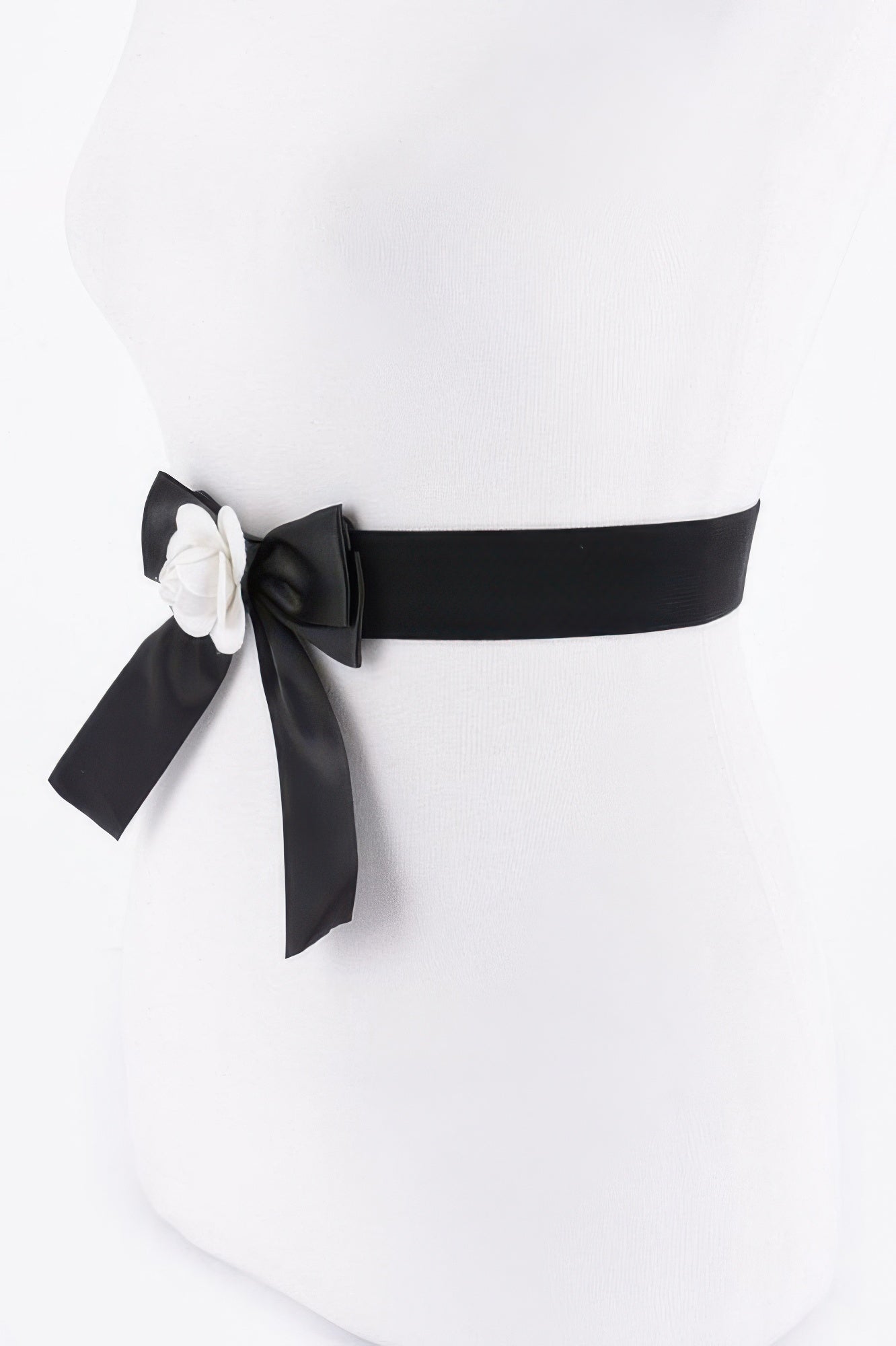 Flower satin ribbon elastic belt on white base, black ribbon with white flower