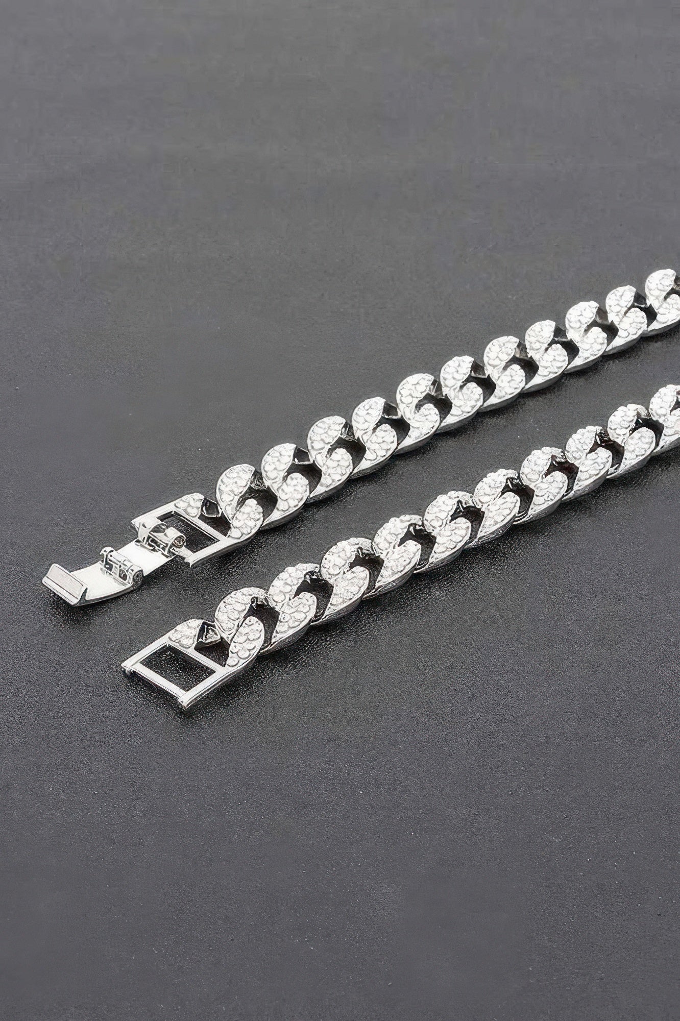 Silver hammered link chain necklace with rectangular clasp details