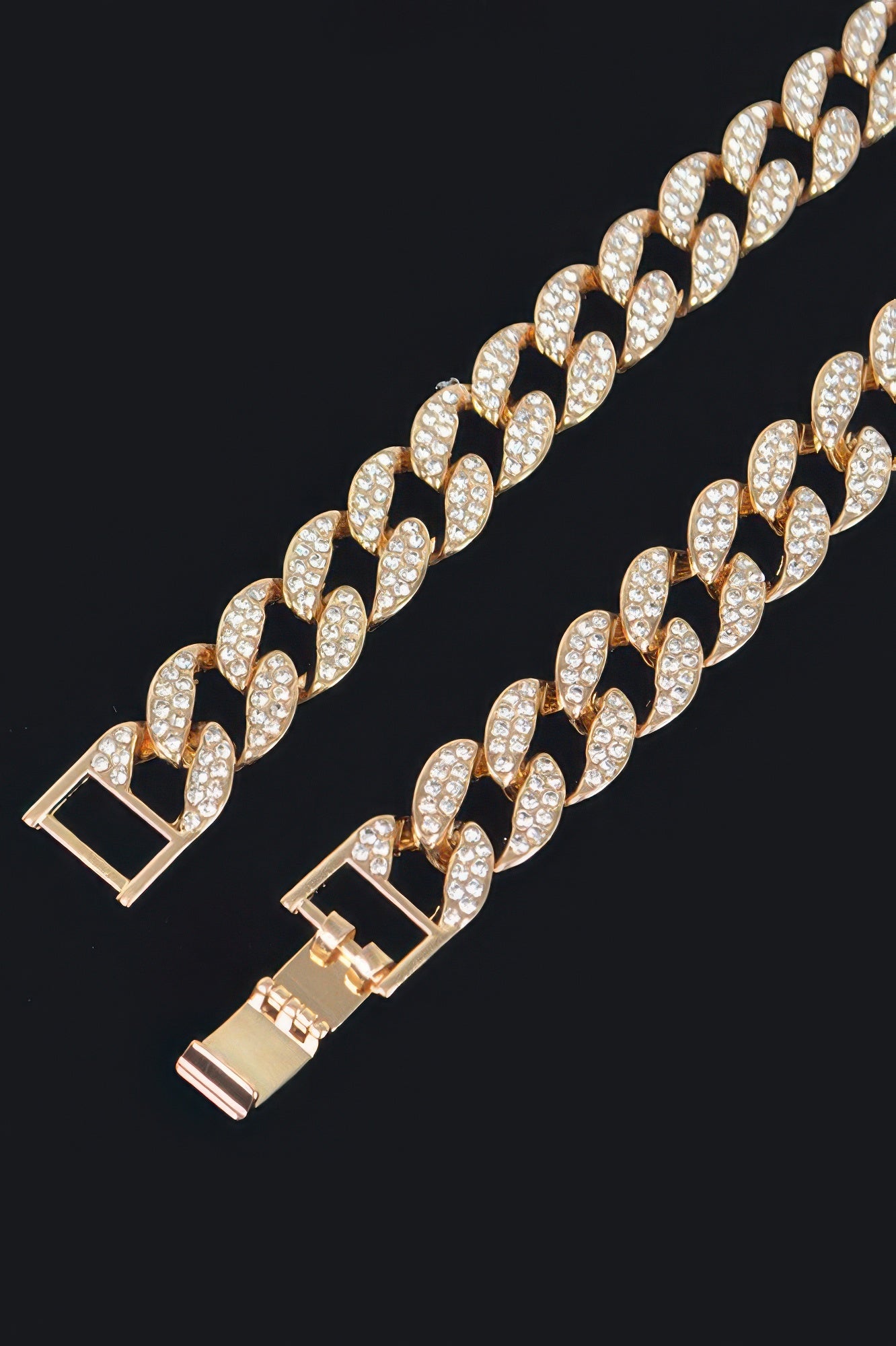 Gold hammered link chain necklace close-up of clasp hardware and end