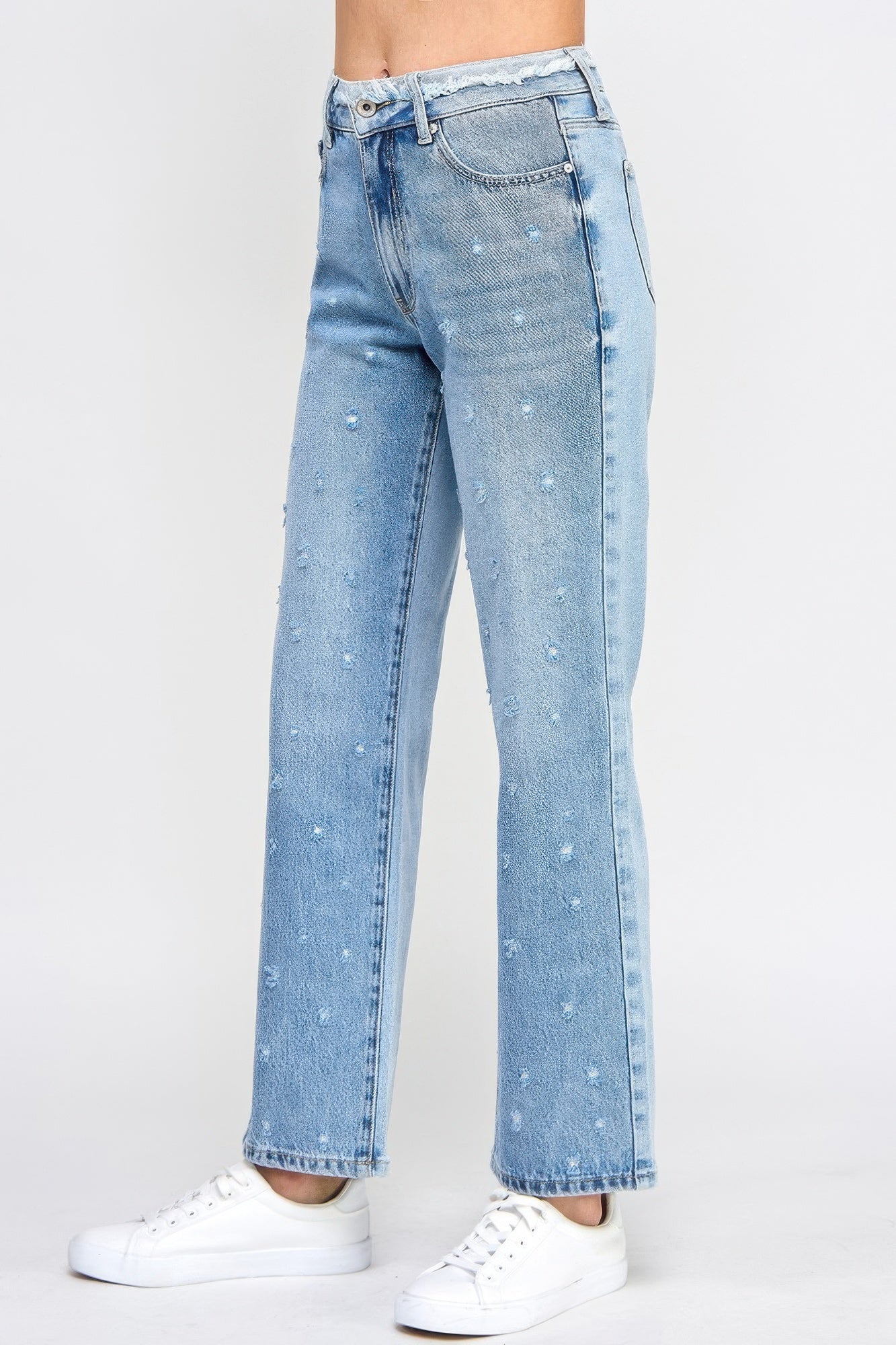 High-Rise Dad-Jeans hellblau, gerade Weite, Fransen am Bund, Knopfverschluss
