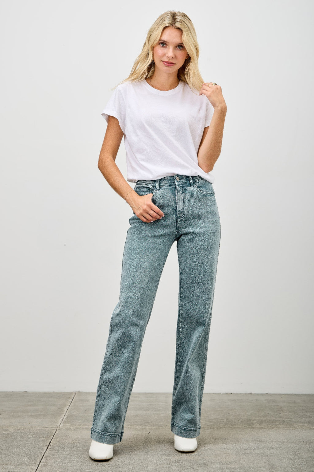 Jeans High Rise Slim Wide Straight azul, talle alto y pernera recta ancha