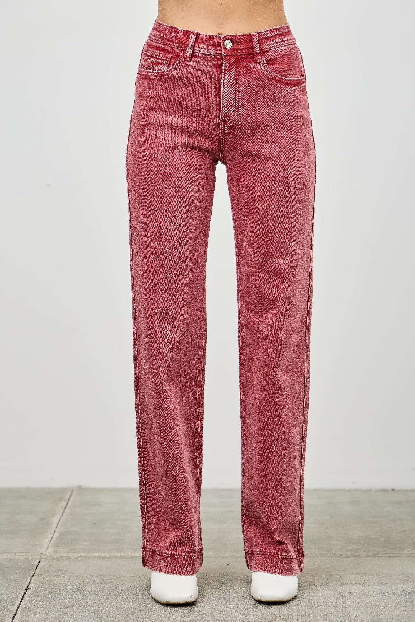 High Rise Slim Wide Straight Jeans, dunkelrot, hohe Taille, gerades weites Bein vorne