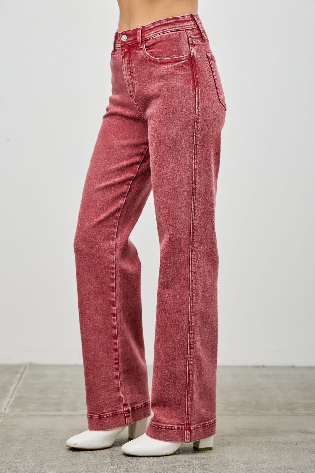 High Rise Slim Wide Straight Jeans, dunkelrot, seitliche Naht, hoher Bund, gerades Bein