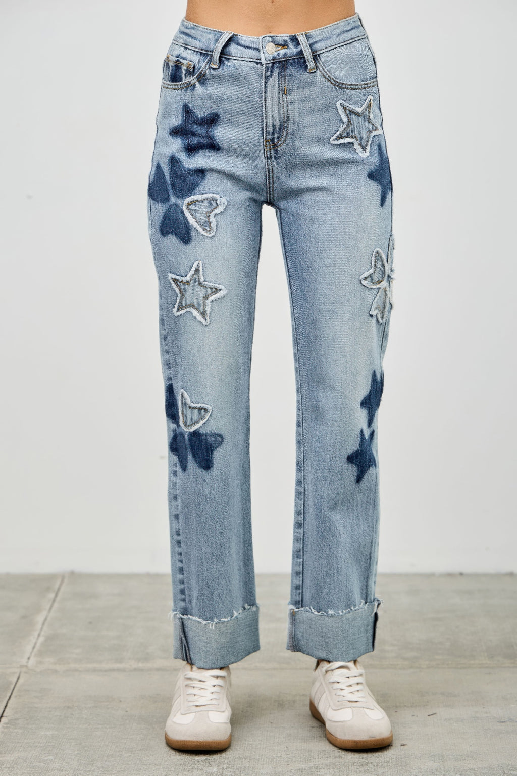 High-rise dad jeans in light blue denim with star and heart appliqué patches