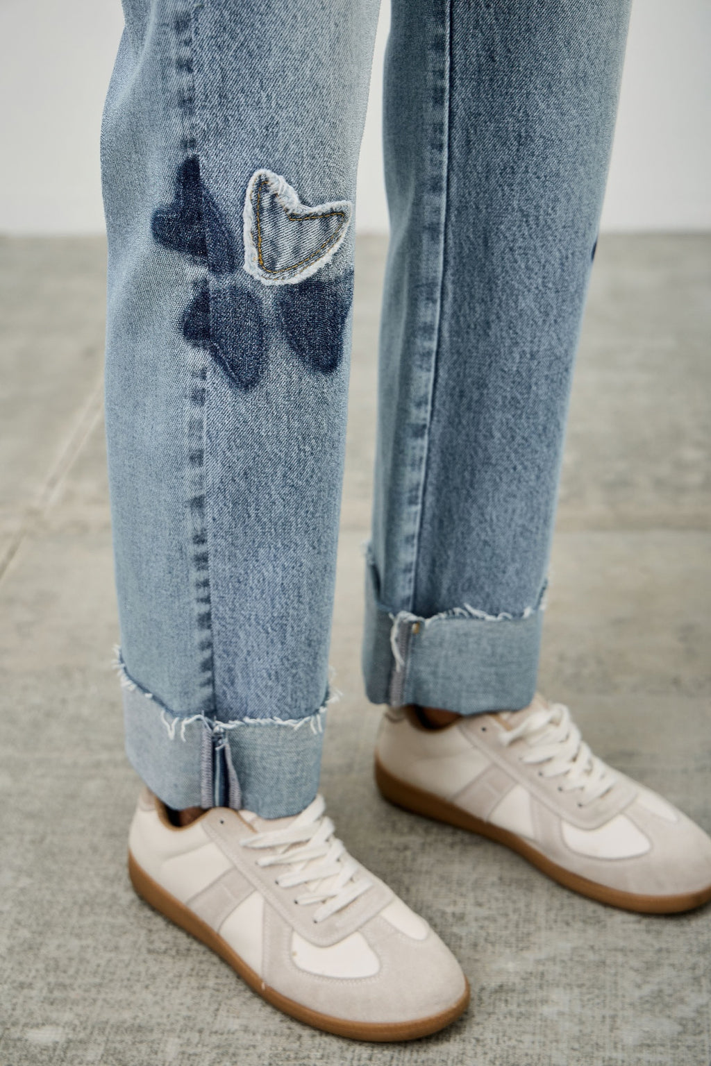 High-rise stretch dad jeans, distressed hem and star patches on the side