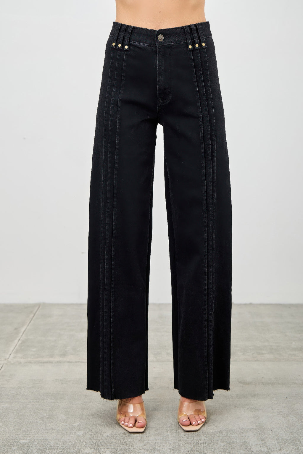 High-rise straight jeans in dark black denim with vertical front seam lines