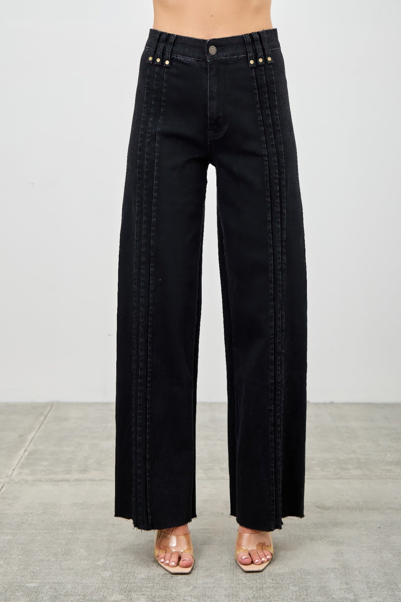 High-rise straight jeans in dark black denim with vertical front seam lines