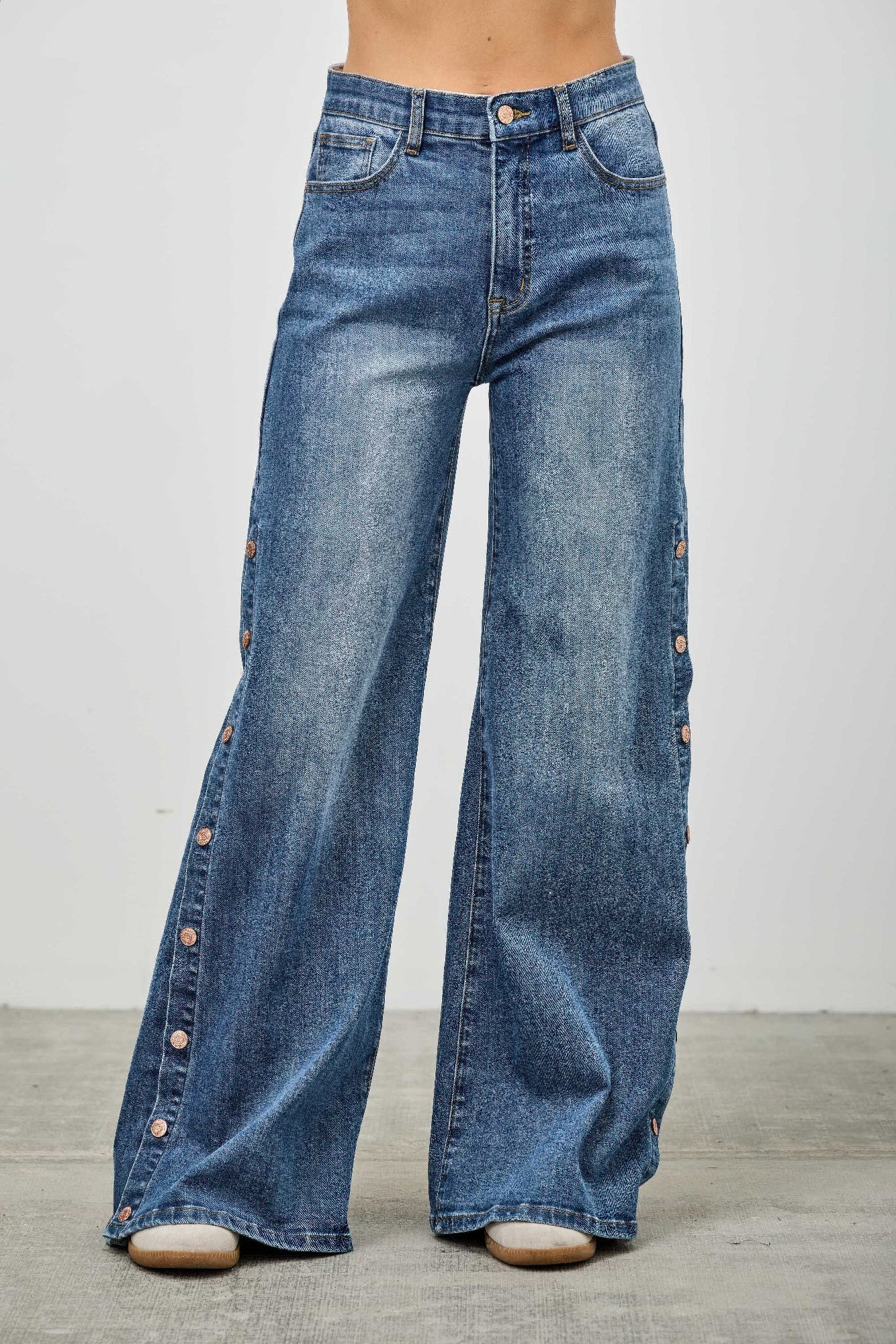 High Rise Wide-Leg Jeans mit Druckknöpfen am Seitenstreifen, hellblau Denim